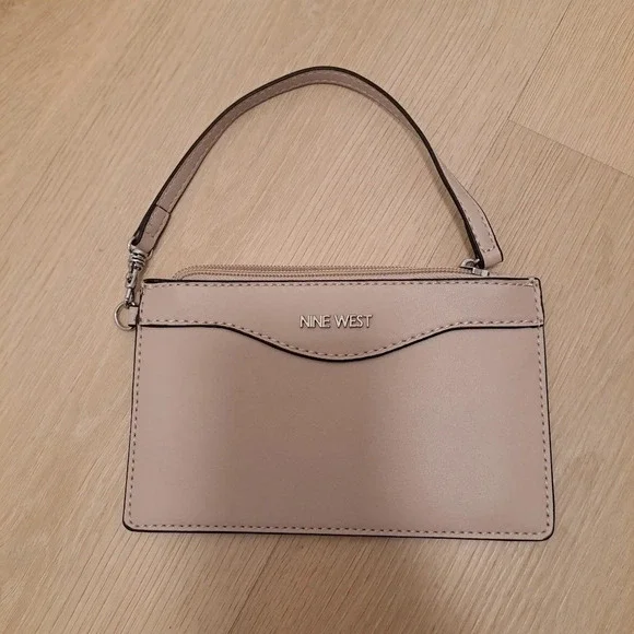 Like New Nine West Wristlet Coin Purse Creamy Purple White Bag - Picture 7 of 9